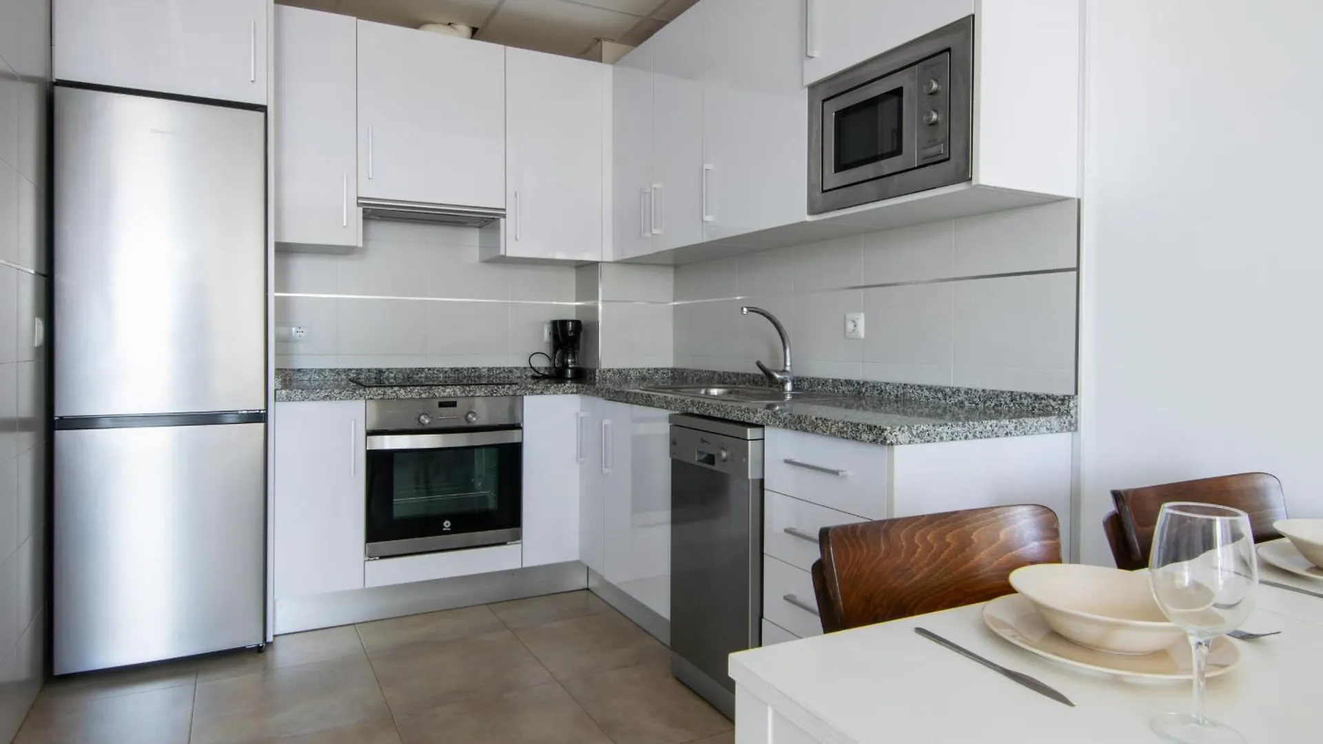 Apartamentos & Spa Torres De San Juan 네르하