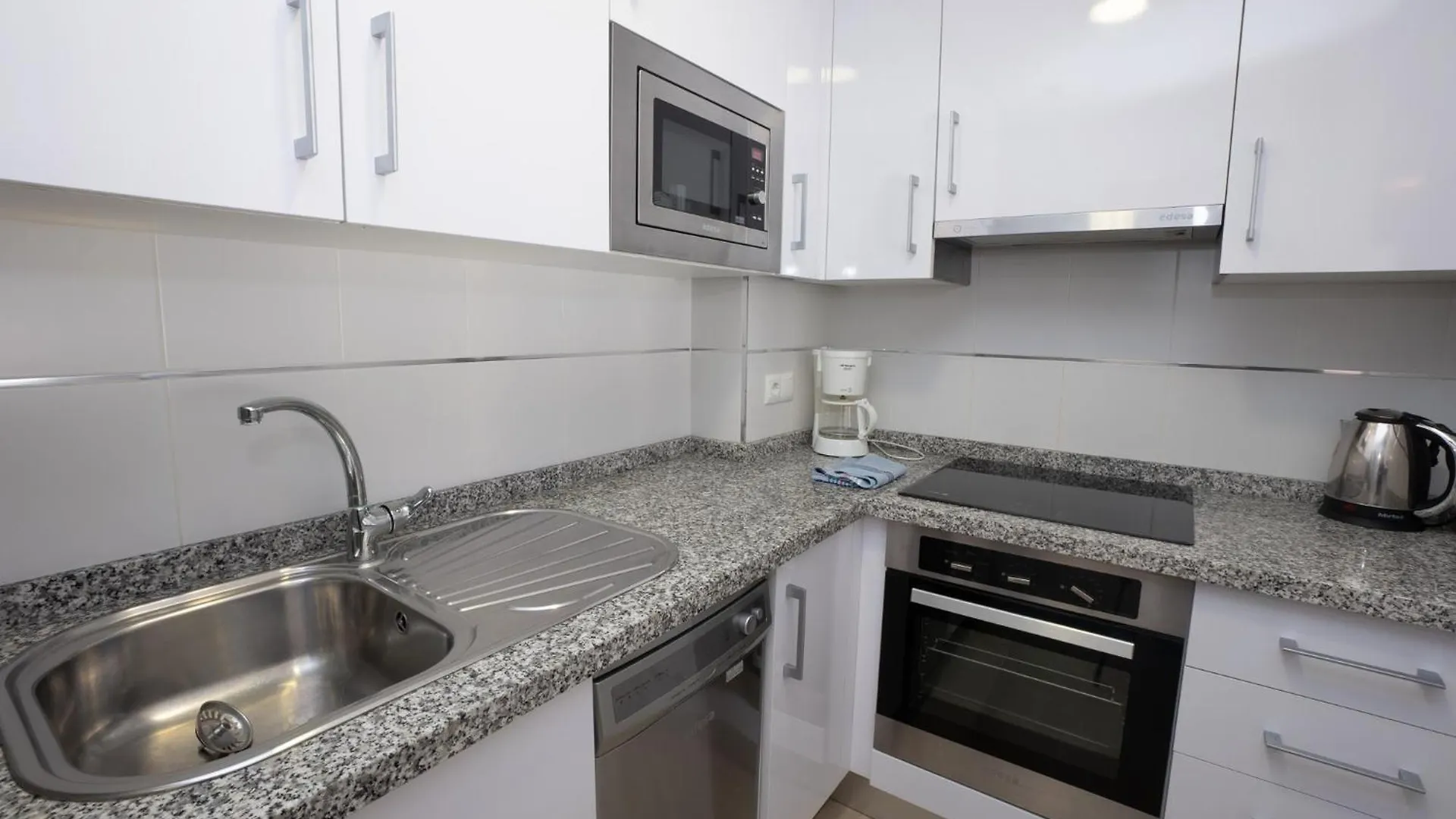 Apartamentos & Spa Torres De San Juan Nerja